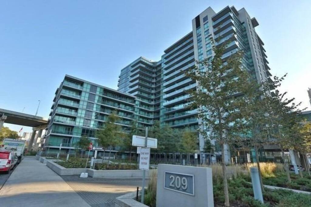 Lake View Apartment W/Parking! Toronto Exteriör bild